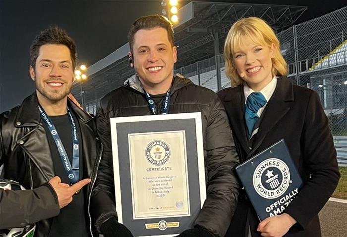 Henry & Klauss con el certificado Guinness World Records en Lo Show dei Record