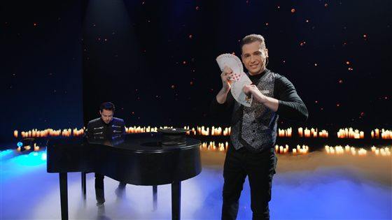 Piano en directo y cartas entre velas